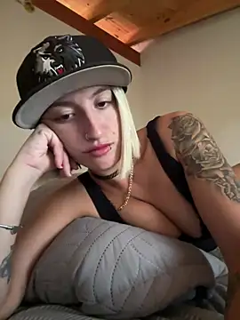 lolalatinaa online show from March 17, 2026, 3:37 pm