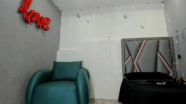 Esterlindez online show from July 21, 2026, 8:32 pm