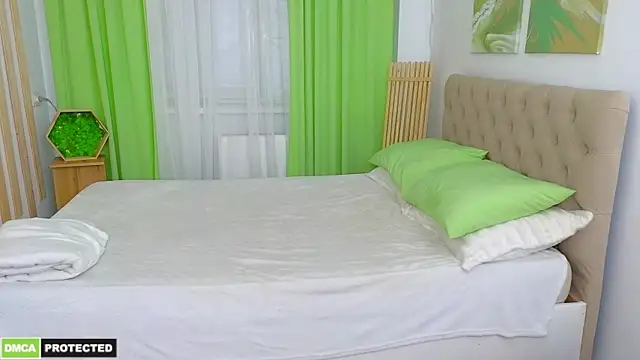 Miss Alisa  online show from April 26, 2026, 4:37 pm