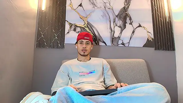 Snapshot of DAVIN_01 chatting on December 15, 2025, 12:11 pm DAVIN 01 online show from December 15, 2025, 12:11 pm