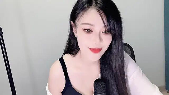 Snapshot of Amy-Miao-Miao-36C-171 chatting on December 17, 2025, 9:14 am Amy-Miao-Miao-36C-171 online show from December 17, 2025, 9:14 am