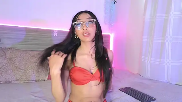 lunamilkarias online show from April 6, 2026, 3:57 pm