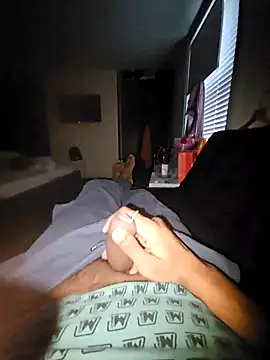 Snapshot of Gnax1 chatting on December 17, 2025, 8:19 am Gnax1 online show from December 17, 2025, 8:19 am