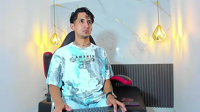 Snapshot of SalvatoreMontes chatting on December 16, 2025, 9:19 pm SalvatoreMontes online show from December 16, 2025, 9:19 pm