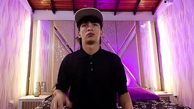 Snapshot of Skinny_boyx chatting on December 15, 2025, 1:17 pm Skinny boyx online show from December 15, 2025, 1:17 pm