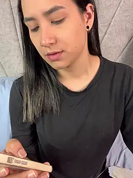 Snapshot of Val12777 chatting on February 24, 2026, 12:17 pm Val12777 online show from February 24, 2026, 12:17 pm