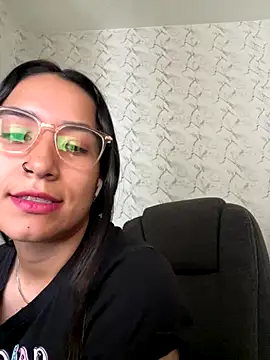 Snapshot of Val12777 chatting on December 17, 2025, 2:44 pm Val12777 online show from December 17, 2025, 2:44 pm