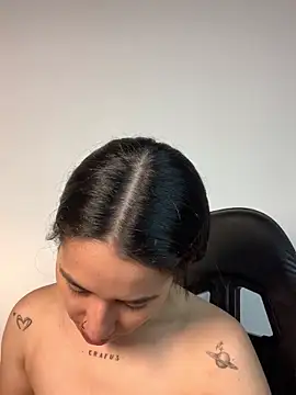 Snapshot of Val12777 chatting on February 18, 2026, 12:01 pm Val12777 online show from February 18, 2026, 12:01 pm