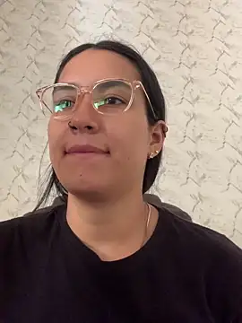 Snapshot of Val12777 chatting on December 15, 2025, 1:28 pm Val12777 online show from December 15, 2025, 1:28 pm