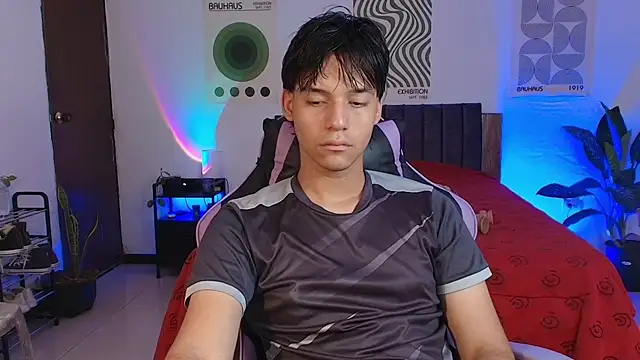 Snapshot of CrisotpherMoretti chatting on December 16, 2025, 5:17 pm CrisotpherMoretti online show from December 16, 2025, 5:17 pm