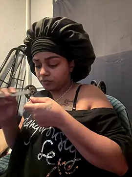 SUGARBABEWETCREMEHONEY online show from December 17, 2025, 1:10 am