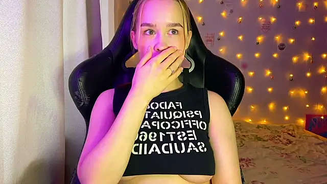 celestara moon online show from December 15, 2025, 7:47 am