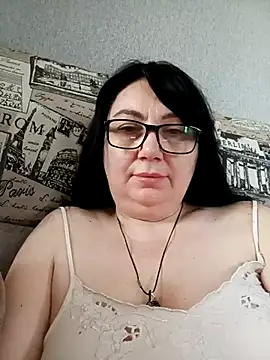 MariSwan222 online show from May 17, 2026, 6:24 am