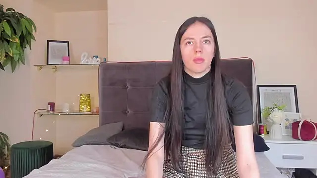 AdrianaCult online show from February 25, 2026, 6:24 am