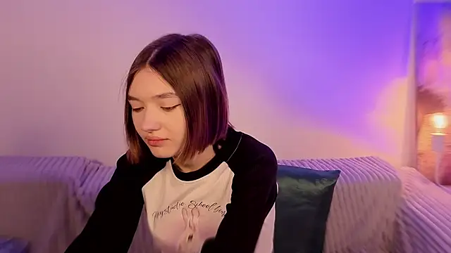 Snapshot of Leyla_crsh chatting on February 10, 2026, 5:06 am Leyla crsh online show from February 10, 2026, 5:06 am