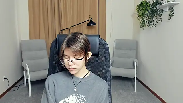 Snapshot of LeoneKonma chatting on December 17, 2025, 9:03 am LeoneKonma online show from December 17, 2025, 9:03 am