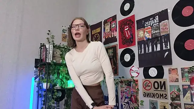 JeaneneWoltz online show from December 21, 2025, 9:22 am