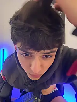 lian fooxx online show from April 28, 2026, 3:22 am