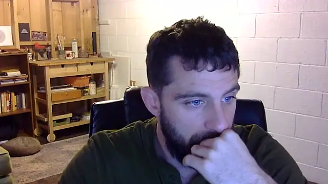 Snapshot of TenFifty1050 chatting on December 16, 2025, 2:21 pm TenFifty1050 online show from December 16, 2025, 2:21 pm