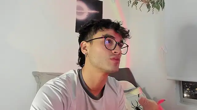 charlie dicker online show from December 17, 2025, 11:54 pm