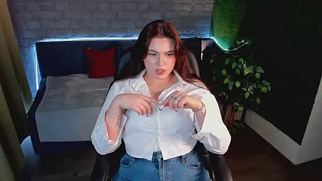 Snapshot of Avery_Flores chatting on December 17, 2025, 9:42 pm Avery Flores online show from December 17, 2025, 9:42 pm