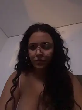 Snapshot of mayhoneyhot chatting on February 5, 2026, 10:27 pm mayhoneyhot online show from February 5, 2026, 10:27 pm