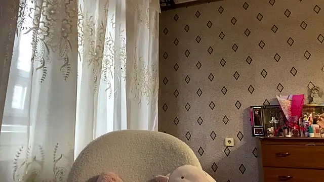 NessaRay online show from December 16, 2025, 7:01 am