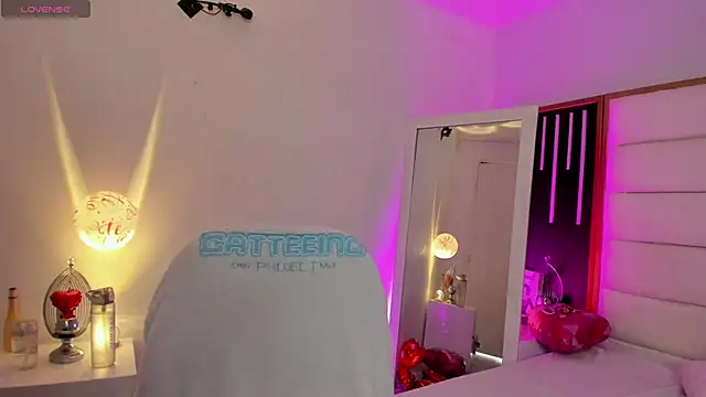 JuliMonroe19 online show from February 12, 2026, 1:33 pm