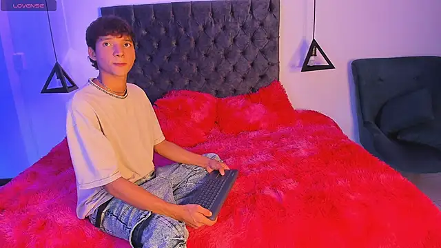 Snapshot of im_ralff chatting on December 16, 2025, 7:07 pm im ralff online show from December 16, 2025, 7:07 pm