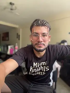 thedragonboyxxx online show from April 10, 2026, 2:35 pm