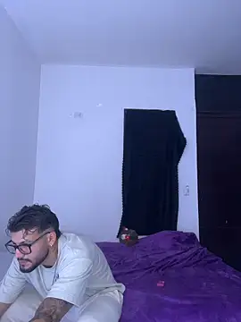 thedragonboyxxx online show from December 23, 2025, 4:01 am