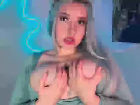 Snapshot of Lyra_Monrroy chatting on January 11, 2026, 3:57 am Lyra Monrroy online show from January 11, 2026, 3:57 am