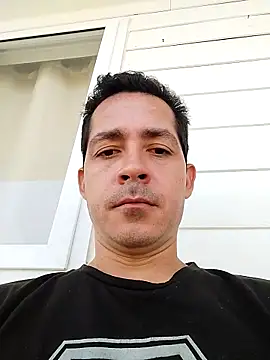 Snapshot of Chris_hot33 chatting on December 17, 2025, 5:51 pm Chris hot33 online show from December 17, 2025, 5:51 pm