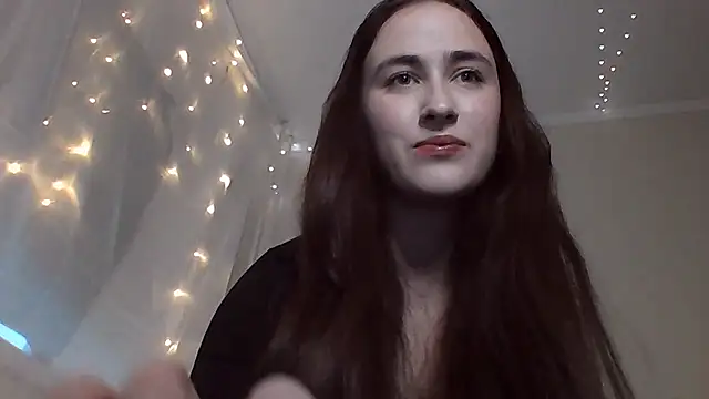 Snapshot of moonhigl chatting on December 16, 2025, 12:31 pm moonhigl online show from December 16, 2025, 12:31 pm