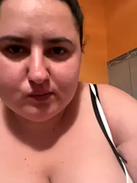 Snapshot of LOVE_LIEBE chatting on December 17, 2025, 4:34 pm LOVE LIEBE online show from December 17, 2025, 4:34 pm