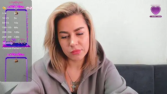 Snapshot of Roxi_Joy chatting on February 2, 2026, 11:20 am Roxi Joy online show from February 2, 2026, 11:20 am