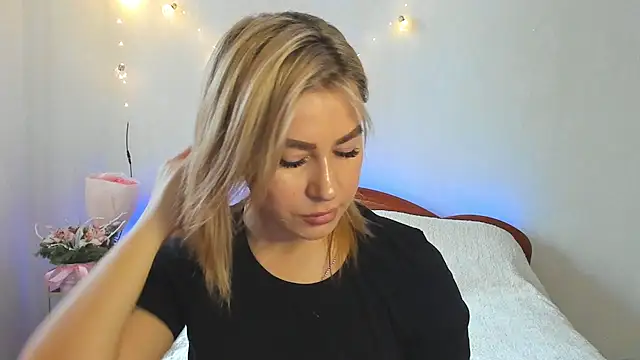 Snapshot of Roxi_Joy chatting on February 12, 2026, 12:49 pm Roxi Joy online show from February 12, 2026, 12:49 pm