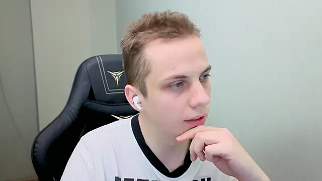 Snapshot of Markooaa chatting on April 15, 2026, 7:58 pm Markooaa online show from April 15, 2026, 7:58 pm