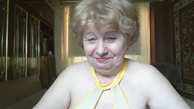 Snapshot of Casey_peach chatting on August 4, 2026, 8:52 am Casey peach online show from August 4, 2026, 8:52 am