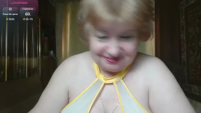 Snapshot of Casey_peach chatting on August 3, 2026, 6:43 am Casey peach online show from August 3, 2026, 6:43 am