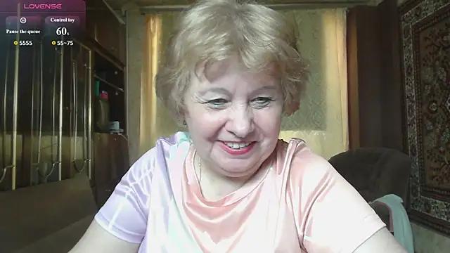 Snapshot of Casey_peach chatting on August 2, 2026, 9:29 am Casey peach online show from August 2, 2026, 9:29 am