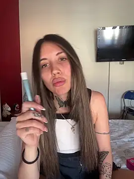 saphirafox online show from April 9, 2026, 9:04 am