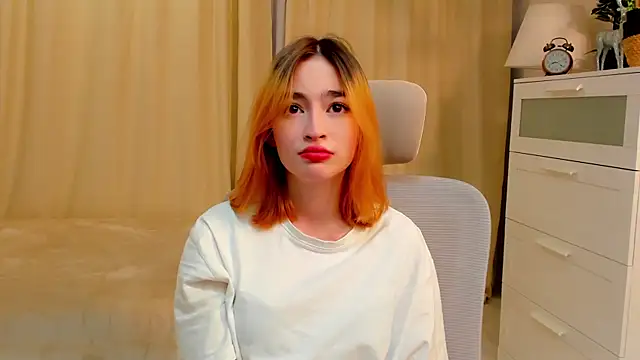 JuIianneDelfino online show from December 18, 2025, 12:09 pm