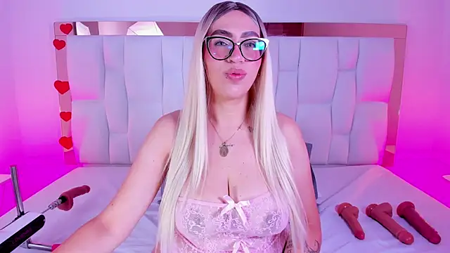 CamilleJuicy  online show from April 20, 2026, 1:03 pm