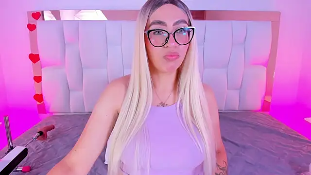 CamilleJuicy  online show from April 19, 2026, 12:50 pm