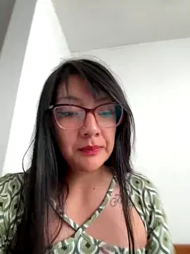 mia moondark online show from December 22, 2025, 2:39 pm