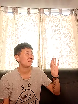 Mei and Gaby online show from February 4, 2026, 4:02 pm