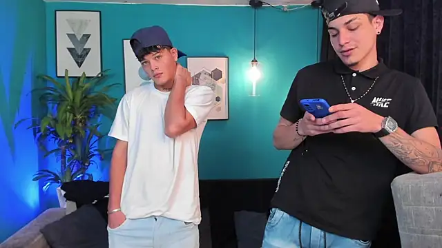 Snapshot of Oficial_KingOfHeavens chatting on December 19, 2025, 8:44 pm Oficial KingOfHeavens online show from December 19, 2025, 8:44 pm