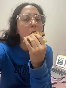 LatinDoll8 online show from May 7, 2026, 3:44 am
