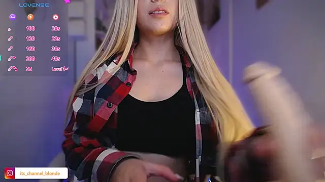 Snapshot of channel_blondee chatting on December 18, 2025, 5:12 am channel blondee online show from December 18, 2025, 5:12 am